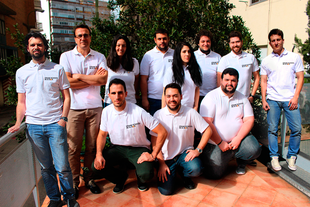 EQUIPO DE I+D STEAM SCHOOL IN-A-BOX